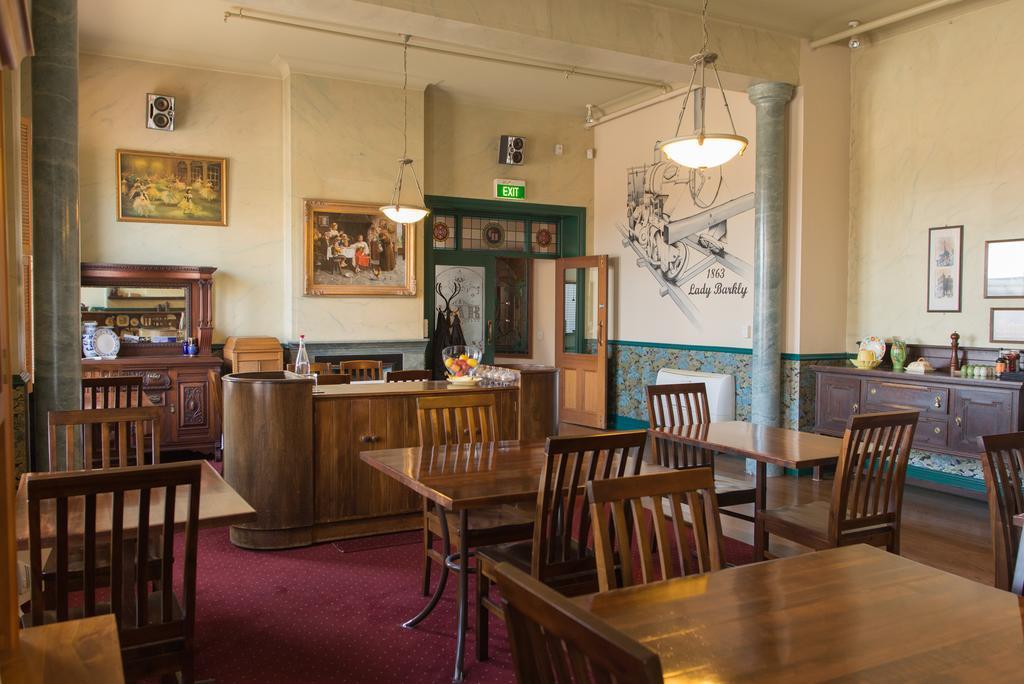 Victoria Railway Hotel&Gerrards restaurante Invercargill Exterior foto