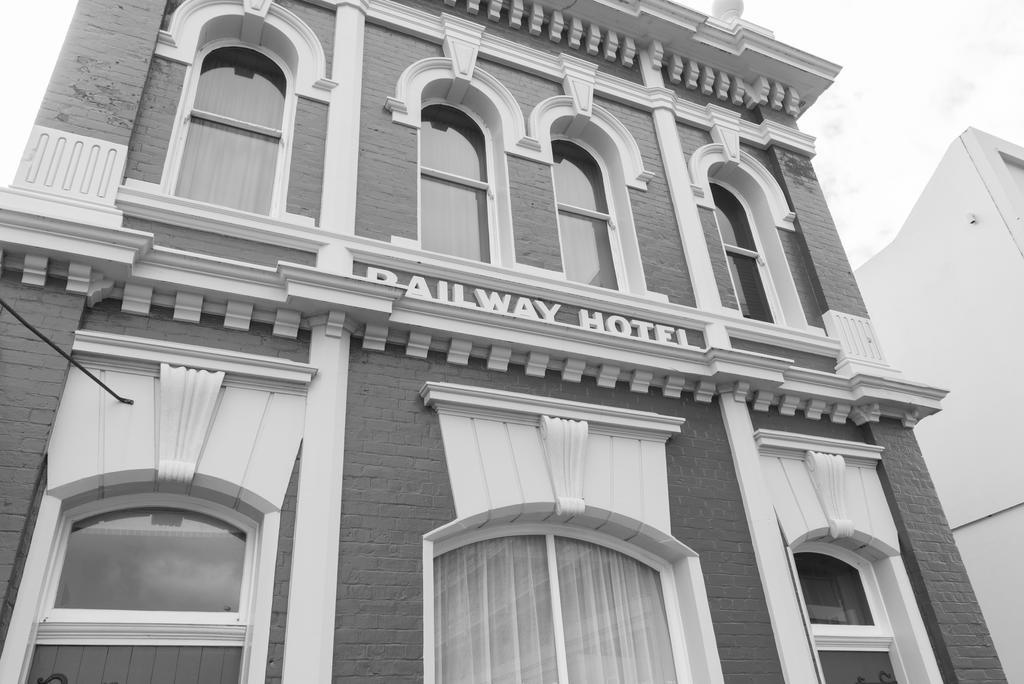 Victoria Railway Hotel&Gerrards restaurante Invercargill Exterior foto
