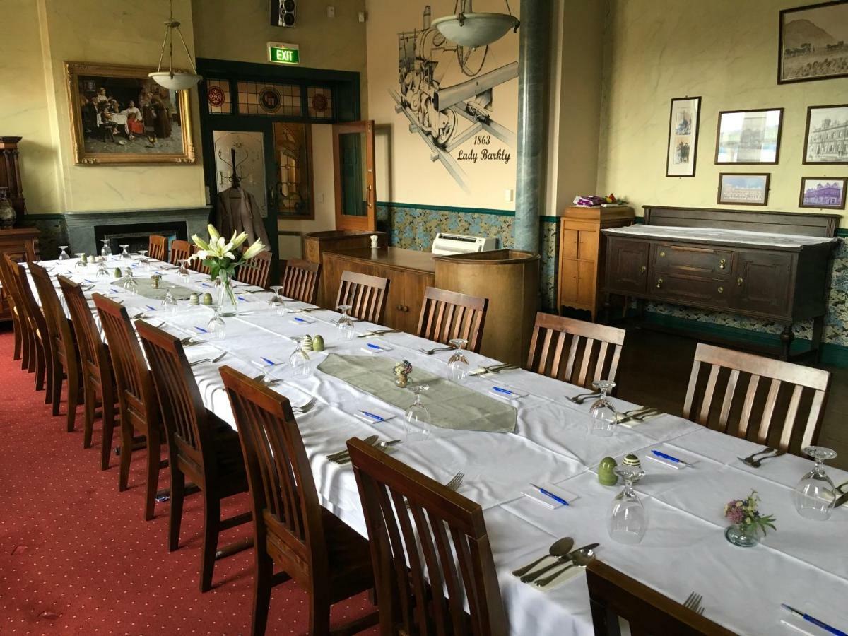 Victoria Railway Hotel&Gerrards restaurante Invercargill Exterior foto